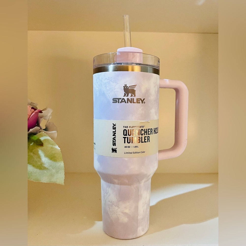🎉LAST PIECE🎉Stanley 40 oz. Quencher H2.0 FlowState‎ Tumbler Wisteria Tie Dye